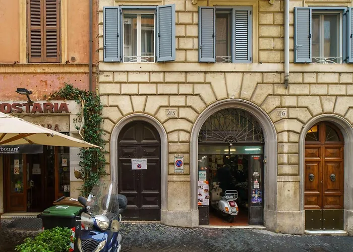 Storico Vicinissimo Al Colosseo * Рим